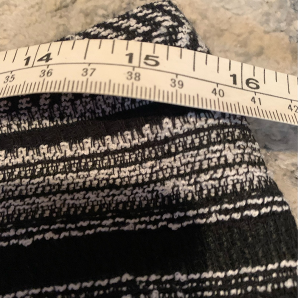 NWOT LOFT black and white skirt. With pockets. Lined. Size 6. - Picture 7 of 9